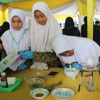 Siswi MAN 2 Bengkulu Temukan Obat Kanker