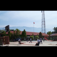 Hari Santri Nasional, Siswa-siswi MAN 1 Lebong Laksanakan Bersih Musholla