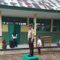 Bersama Kantibmas Polres BU, MIN 1 Bengkulu Utara Ajak Siswa Tanamkan Jiwa Nasionalisme