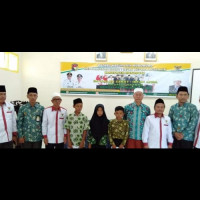 Baznas dan Kemenag MM Salurkan Zakat Bagi Siswa Madrasah