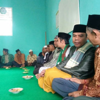 Kepala KUA Ujan Mas Ceramah Maulid Nabi Muhammad SAW di Talang Tige