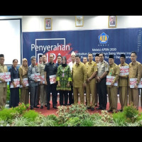 Operator MTsN 3 MM Raih Penghargaan Satuan Kerja Terbaik Tahun 2019