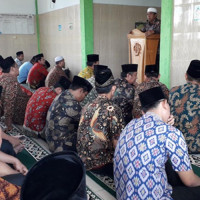 Agungkan Kebesaran Allah, Kemenag Benteng Adakan Sholat Gerhana Matahari