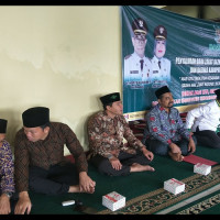 Ka.KUA Ujan Mas Saksikan Penyaluran Zakat Baznas Kepahiang