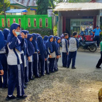 Jaga Kesehatan Fisik, Warga Madrasah Aliyah Negeri  1 BU Jalan Santai