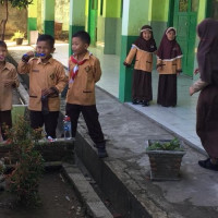 Siswa-Siswi MIN 2 Bengkulu Selatan ikuti penyuluhan PHBS Dan Sikat Gigi Massal