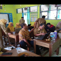 Persiapan Pelaksanaan Ujian Madrasah, MIN 1 Benteng Buat Soal UM