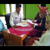 KUA Pelabai Pastikan Pengantin Langsung Terima Buku Nikah Usai Akad