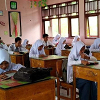 Upaya Meningkatkan Kualitas Bacaan Al-Qur'an, MAN Seluma Menerapkan Pembiasaan Membaca Al-Qur'an Sebelum Proses Pembelajaran.