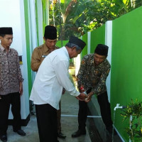 Sebelum Masuk Kantor Catin  dan Warga Wajib Cuci Tangan