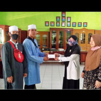 MAN Bengkulu Selatan Salurkan Zakat Fitrah Ramadhan 1441 H