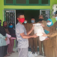 UPZ Kemenag Kota Bengkulu Salurkan 173 Paket Sembako Bagi Warga Terdampak Covid