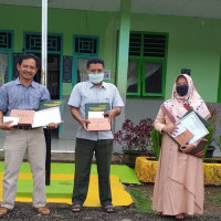 MTsN 1 BU Berikan <i>Reward</i> Siswa Berprestasi