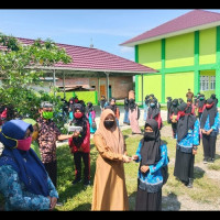 Pembina UKS MTsN 3 Bengkulu Selatan Beri Penyuluhan Kesehatn Dan Bagikan TTD