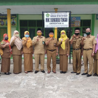 Wujudkan Madrasah unggul, guru dan pengawas MIN 2 Benteng tingkat profesionalitas.