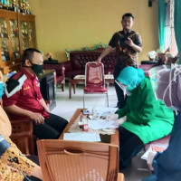 Hindari  Penyakit Menular, Tim Kesehatan Periksa Siswa dan Guru MTs N 1 Lebong