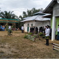 Ka. KUA Ulok Kupai Bersama Santri  MI Baitul Halim Gelar Upacara Peringatan Hari Santri