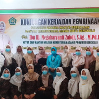 Ketua DWP Kanwil Kemenag Provinsi Bengkulu Bina DWP Kemenag Kota Bengkulu