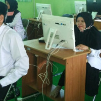 Kepala Madrasah dan Guru MTsN 2 Mukomuko Mengikuti Tes AKK dan AKG 2020