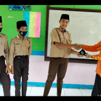 MTsN 2 Mukomuko Bagikan Masker Gratis untuk Siswa