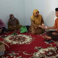 Keluarga Besar MAN 1 Mukomuko Kunjungan Sosial/Takziah ke Rumah Duka Alm. Sulaisis, S.Sos.I