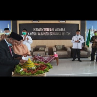 Potong Tumpeng, Wujud Syukur Kemenag Bengkulu Selatan Pada Peringatan HAB Kemenag RI Ke-75 Tahun