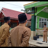 KUA Mencatat dan Meliput, Kerumunan  Di Luar Tempat Nikah Kewenangan Satgas