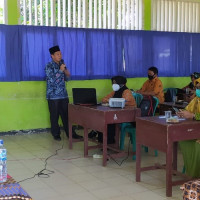 Mantapkan Madrasah Riset, Kabid Penmad Kanwil Gelar Sosialisasi di MTs N 1 Seluma