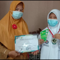 Siswi MTs N 1 Kota Bengkulu Raih Medali Perak Madrasah Olympiad Contest (MOC) 2020