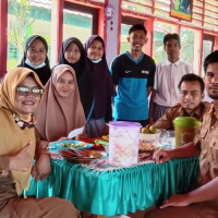 SISWA MAN 2 BENGKULU UTARA KREASIKAN MASAKAN TRADISIONAL