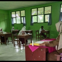 Hari Pertama Ujian Madrasah Berjalan Lancar