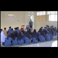 Gunakan Aplikasi Kahoot, MTsN 3 BS Menggelar Kuis Daring