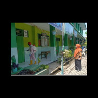 Cegah Covid-19, MIN 1 RL Terima Penyemprotan Cairan Disinfektan