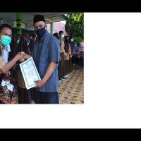 Ka. MAN 2 Kepahiang Beri Reward Siswa Berprestasi