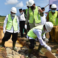 Bersama Bupati BU, Kakanwil Letakkan Batu Pertama Pembangunan KUA Kec.Ketahun dan Ulok Kupai