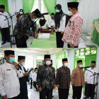 Lantik Lima Pejabat Eselon IV, Kakan Kemenag RL : Harus Ciptakan Gebrakan Baru