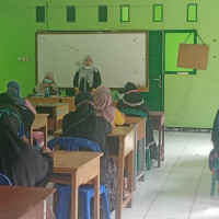 Kepala MAN 1 Mukomuko Serahkan Dana PIP Tahap II Kepada Orang Tua Siswa