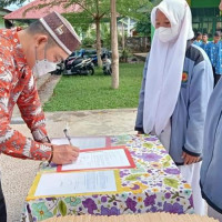 Kepala Madrasah Lantik Pengurus OSIM Masa Bakti 2021/2022