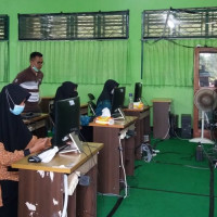 Kasi Penmad Kantor Kemenag Kab. Mukomuko Meninjau Pelaksanaan KSM  di MAN 1 Mukomuko