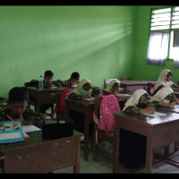 Peserta Didik MIN 7 Mukomuko Serius Ikuti Ujian Mid Semester