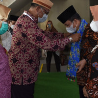 Tiba di Maluku Utara, Kakanwil dan Ketua DWP Disambut Soya-Soya