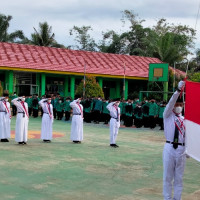 Peringati Hari Sumpah Pemuda ke-93, MTsN 2 Mukomuko Gelar Upacara Bendera