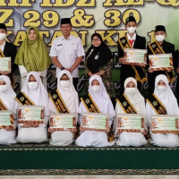 21 Siswa-siswi MTsN 1 Kota Bengkulu Mengikuti Wisuda Tahfidz Al-Quran