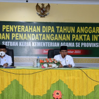 Serahkan DIPA 2022, Kakanwil Minta Satker Gaungkan Nilai-Nilai Moderasi Beragama