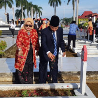 HAB ke-76, DWP Kanwil Ziarah dan Tabur Bunga di TMP Balai Buntar