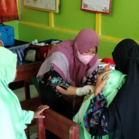 Berkolaborasi Dengan Dinkes, MIS Lebong Gelar Vaksinasi