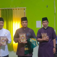 Jelang Bulan Suci  Ramadhan, Musolla Kemenag Kota Terima Bantuan Mushaf Al-Quran