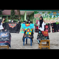 Lestarikan Batik Diwo, Siswa Kelas XII MAN 2 Kepahiang Praktik Membatik