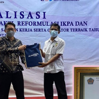 Bendahara MTsN 2 Mukomuko Terima Penghargaan Conten Creator Partner dari KPPN Mukomuko