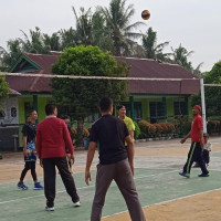 Jumat Sehat, MTsN 2 Kota Bengkulu Main Volly Bersama